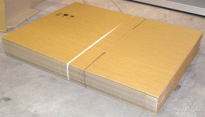 Kartondoboz 310x220x200 mm, 3 rétegű, hullámkartonból, nyomatlan