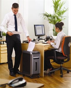 Iratmegsemmisítő FELLOWES Powershred 99Ci, konfetti, 17 lap.