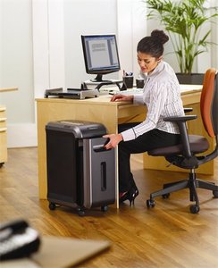 Iratmegsemmisítő FELLOWES Powershred 99Ci, konfetti, 17 lap.