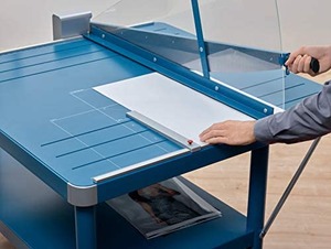 Papírvágógép 110 cm, DAHLE 585 karos, asztallal