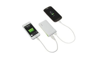 Töltő USB okostelefonokhoz, táblagépekhez LEITZ Complete fehér